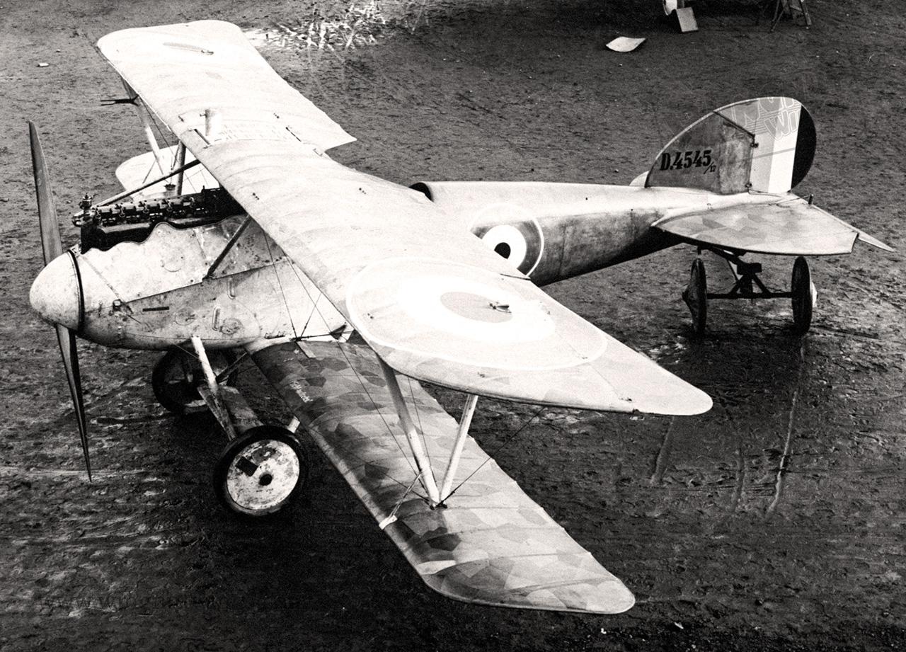 http://www.wingnutwings.com/ww/www/products/model_kitsets/32009/archive_photos/Albatros%20D.V%20Jasta%2024%20D.4545~17%20captured.%20Note%20%27Nicht%20anfassen!%27%20on%20lower%20wing.jpg